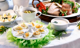 Сервировка-стола-яйцами-и-овощами стола яйцами и овощами