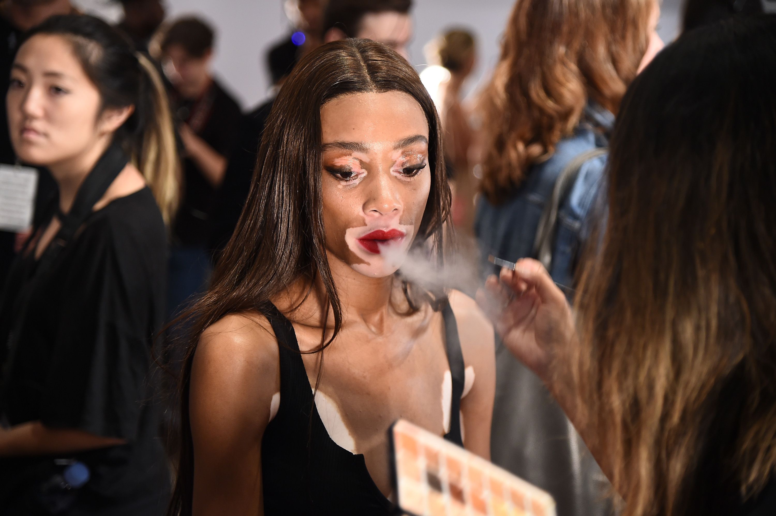 Winnie Harlow vaping Winnie Harlow vaping