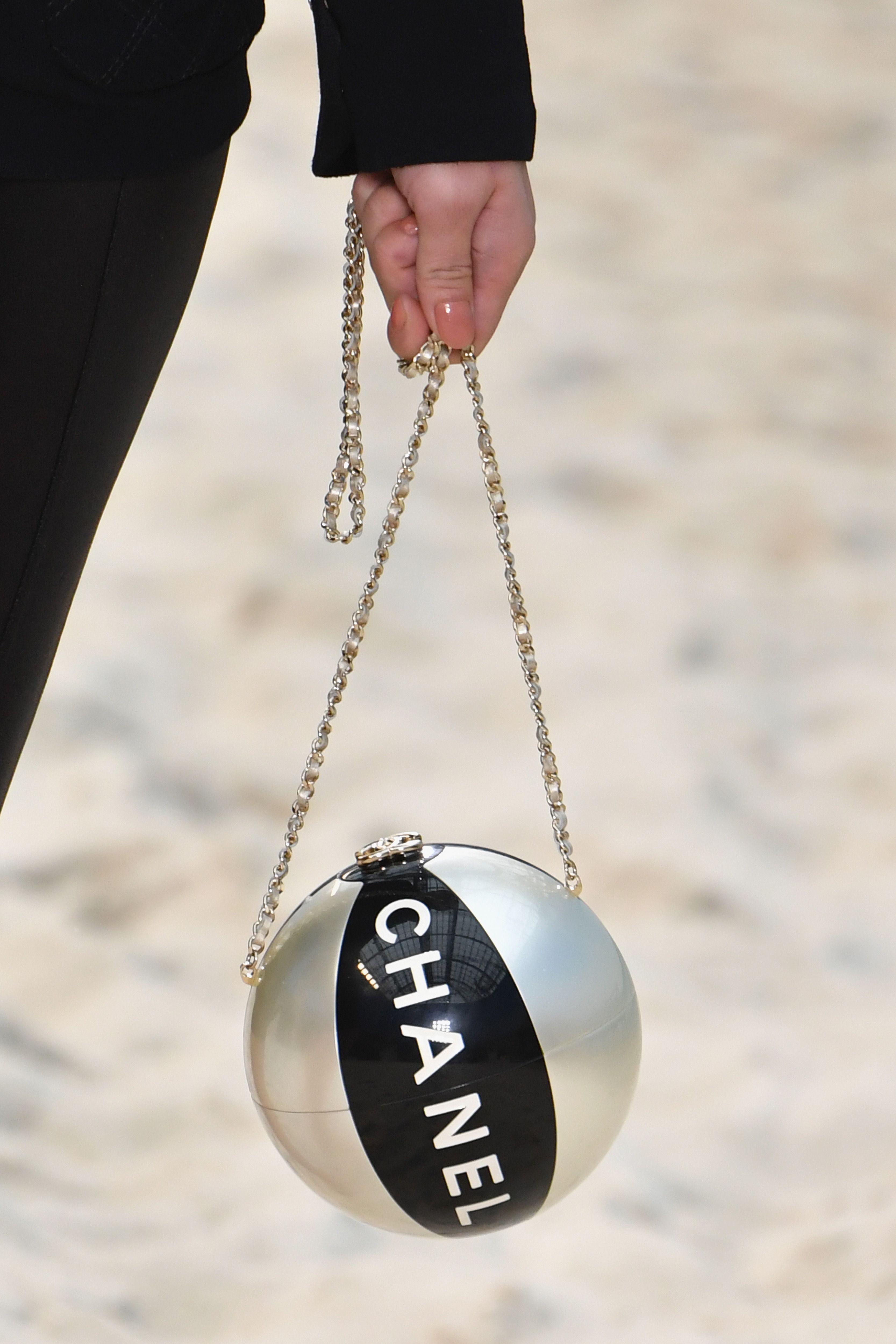 Chanel : Runway - Paris Fashion Week Womenswear Spring/Summer 2019 Chanel : Runway - Paris Fashion Week Womenswear Spring/Summer 2019