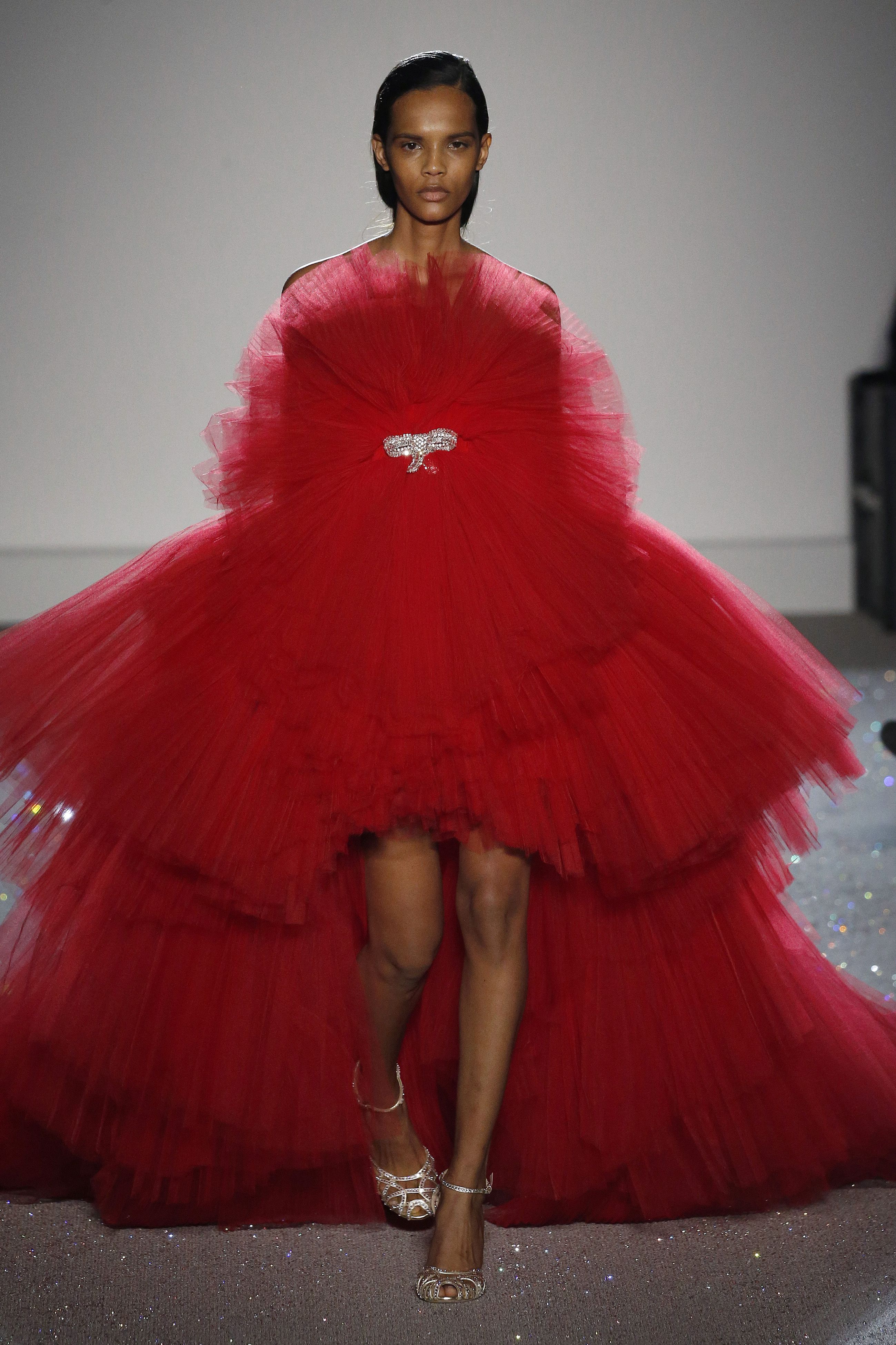 Giambattista Valli : Runway - Paris Fashion Week - Haute Couture Spring Summer 2019 Giambattista Valli : Runway - Paris Fashion Week - Haute Couture Spring Summer 2019