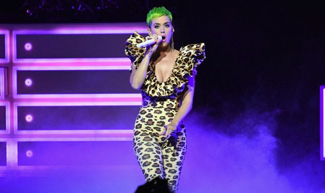 Katy Perry in Cong Tri Katy Perry in Cong Tri