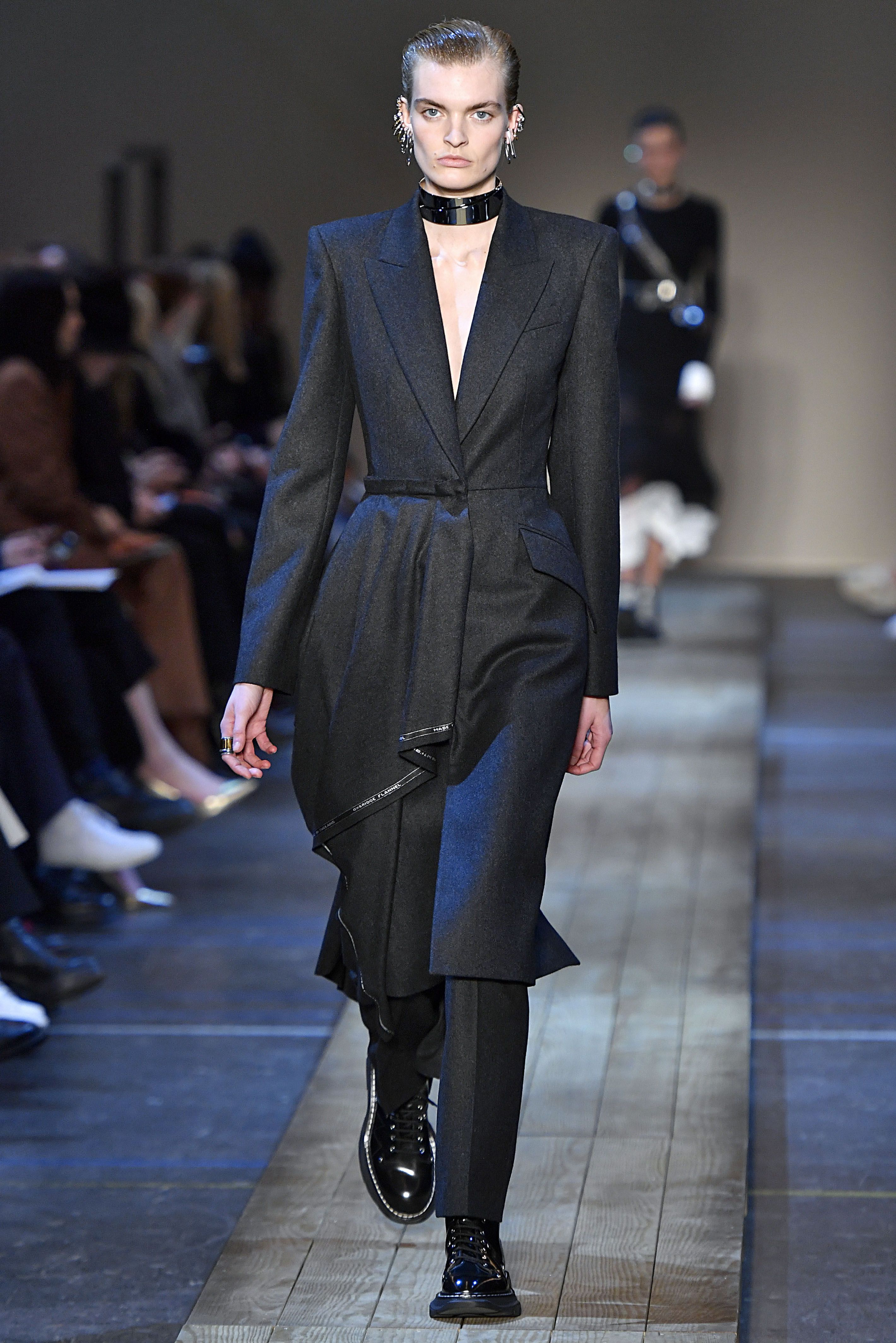 Alexander McQueen - Runway - Paris Fashion Week Womenswear Fall/Winter 2019/2020 Alexander McQueen - Runway - Paris Fashion Week Womenswear Fall/Winter 2019/2020