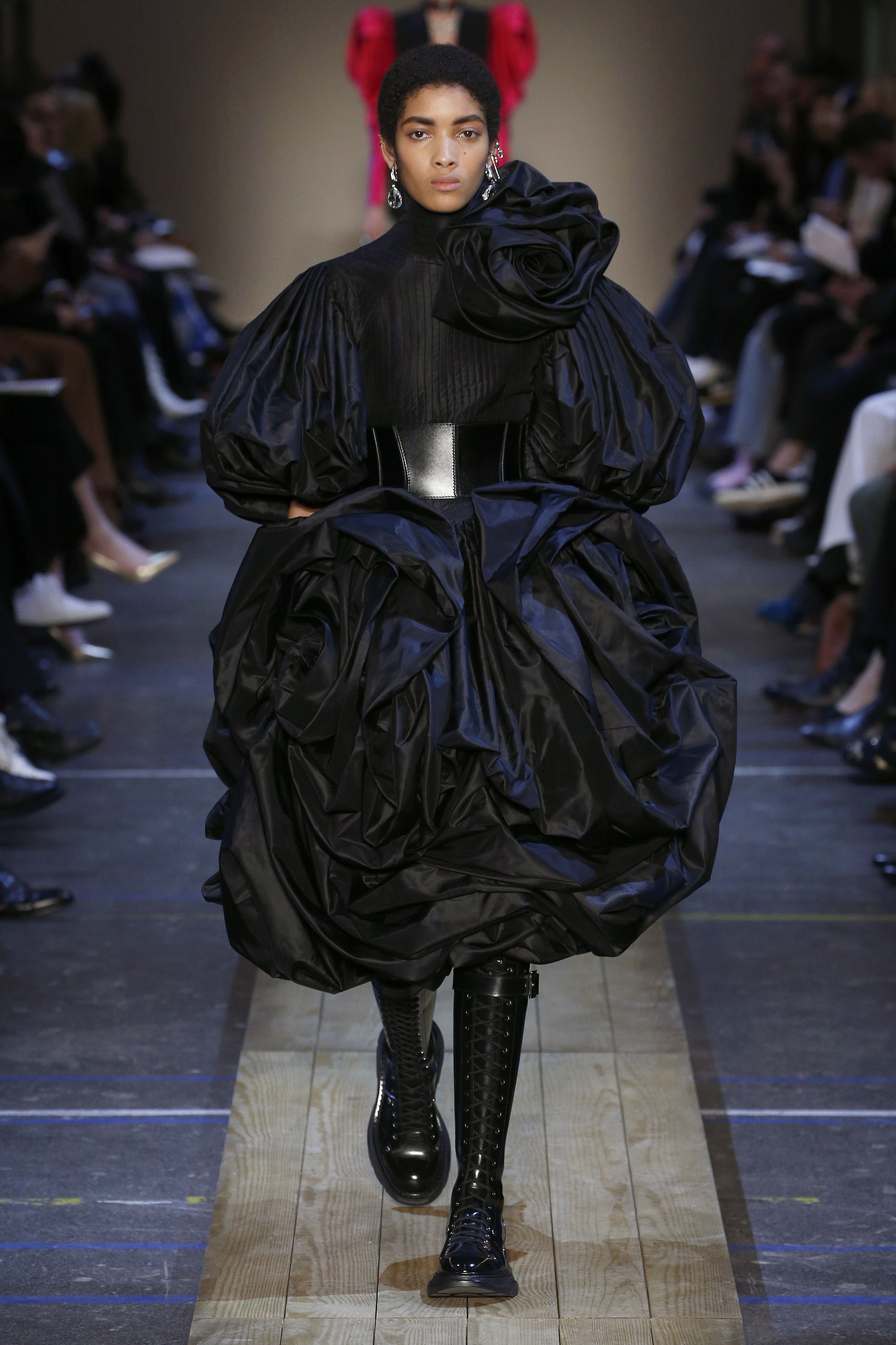 Alexander McQueen : Runway - Paris Fashion Week Womenswear Fall/Winter 2019/2020 Alexander McQueen : Runway - Paris Fashion Week Womenswear Fall/Winter 2019/2020
