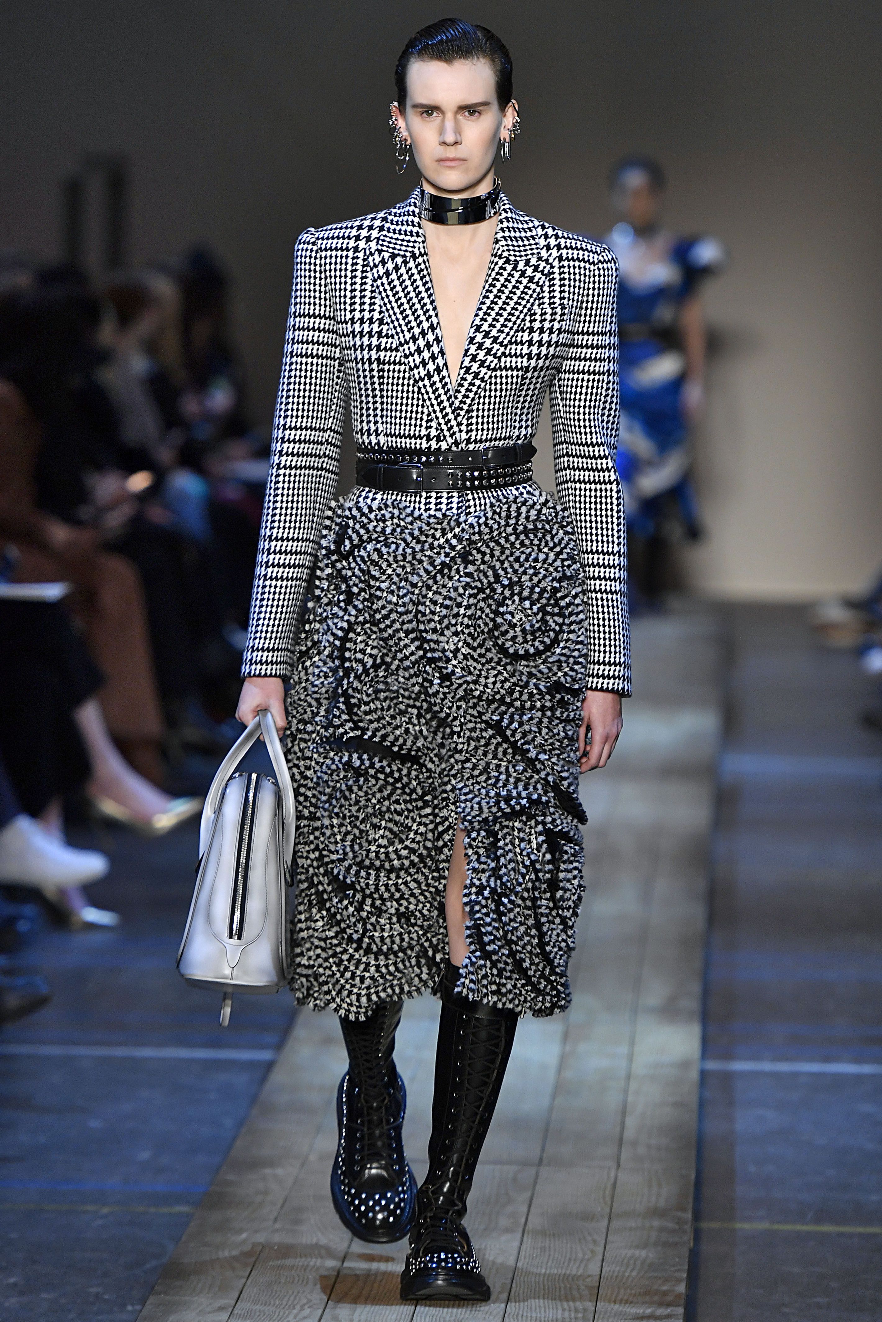 Alexander McQueen - Runway - Paris Fashion Week Womenswear Fall/Winter 2019/2020 Alexander McQueen - Runway - Paris Fashion Week Womenswear Fall/Winter 2019/2020