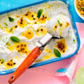 SOUS-S-MARAKUJEJ-K-MOROZHENOMU-I-SORBETU