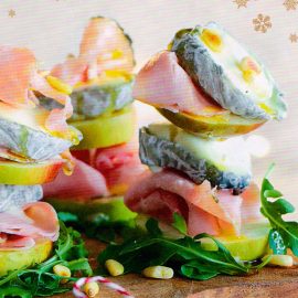 Гамбовский-окорок-с-козьим-сыром-и-яблоками