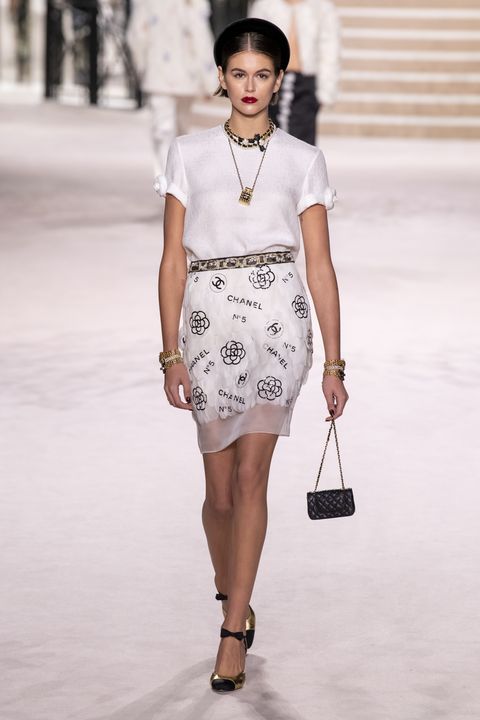 Chanel Metiers D'Art 2019-2020 : Runway At Le Grand Palais In Paris Chanel Metiers D'Art 2019-2020 : Runway At Le Grand Palais In Paris