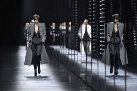 LVMH и Kering, чтобы обеспечить миллионы хирургических масок для Франции