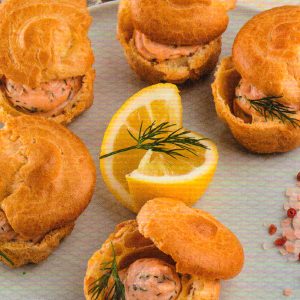 ПРОФИТРОЛИ СО СЛИВОЧНЫМ СЫРОМ И ЛОСОСЕМ