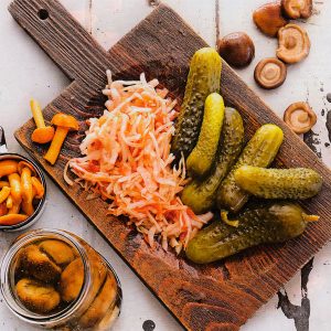 Соленые огурцы, квас, моченые яблоки, квашеная капуста