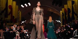 Верхняя часы Диор Кутюр Осень-Зима 2021 шоу из Парижа