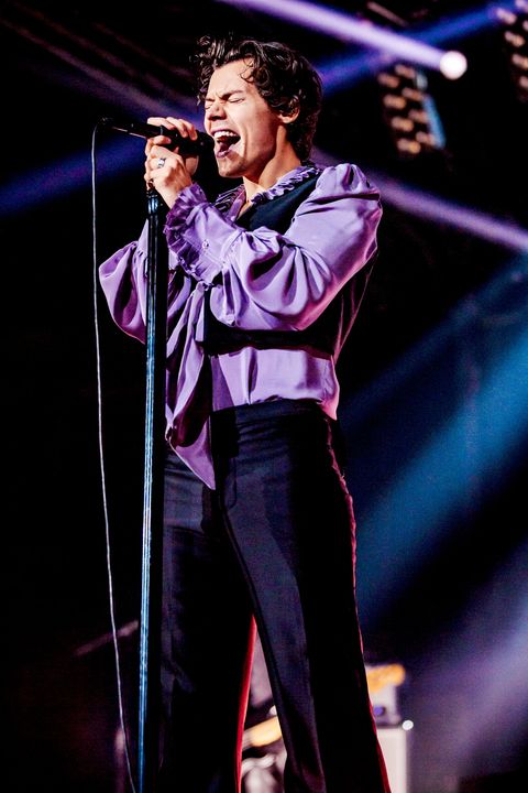 Harry Styles wearing Harris Reed harry styles wearing harris reed on tour in manila