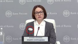 Набиуллина надела брошь СЃРѕ знаком «РїР°СѓР·Р°» РЅР° пресс-конференцию