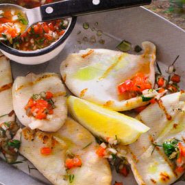 ЦИТРУСОВЫЕ-КАЛЬМАРЫ-НА-ГРИЛЕ-С-СОУСОМ-ИЗ-КАПЕРСОВ ЦИТРУСОВЫЕ-КАЛЬМАРЫ-НА-ГРИЛЕ-С-СОУСОМ