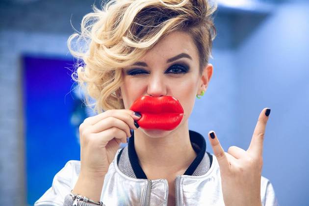 Украинская певица ANNA D представила трек «НеКлеишь»