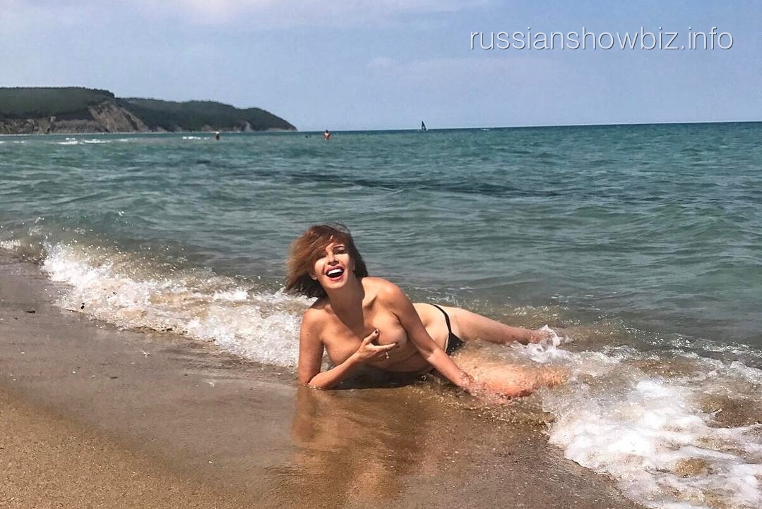 Штурм показала фото с нудистского пляжа