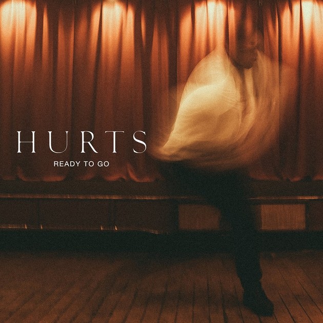 Тео Хатчкрафт станцевал в новом клипе группы Hurts