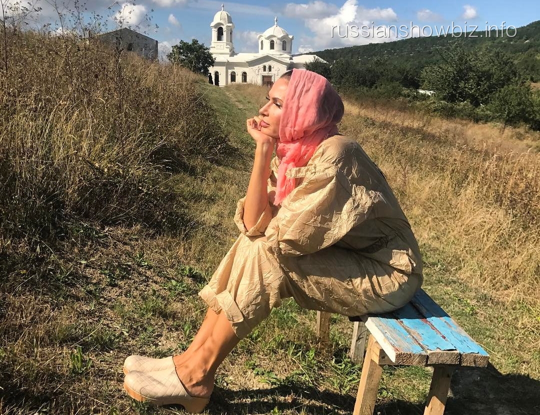 Эвелина Бледанс ушла в монастырь