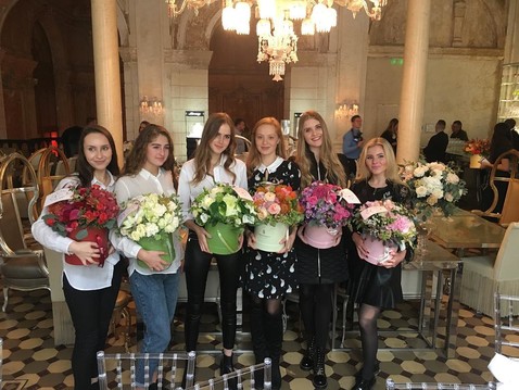 Бриллианты и круассаны: как прошел завтрак дебютанток в преддверии бала Tatler