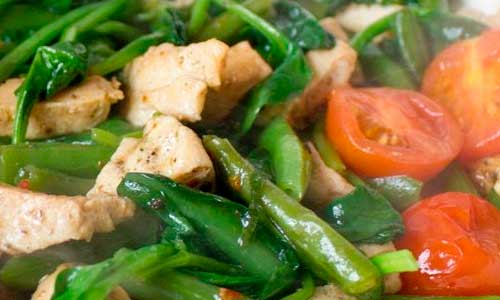 Курица-отварная-со-стручковой-фасолью-и-помидорами Курица отварная со стручковой фасолью