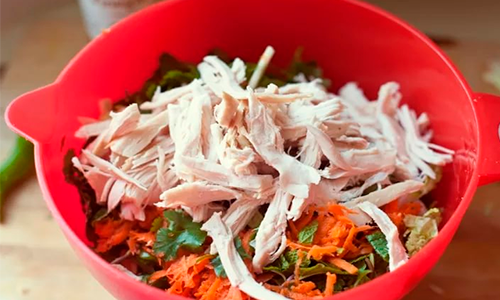 Салат из крахмального желе с курицей