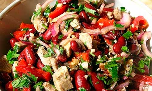 Салат-из-мяса-птицы-с-острым-соусом Салат из мяса птицы
