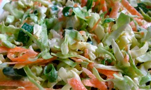 Салат-со-свежей-капустой-и-сметаной Салат со свежей капустой