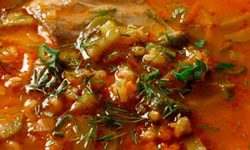 Суп-из-птицы-с-овощами-и-солеными-огурцами и солеными огурцами