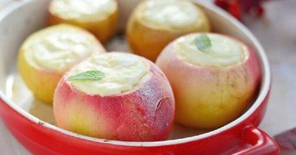 Печеные яблоки с творогом