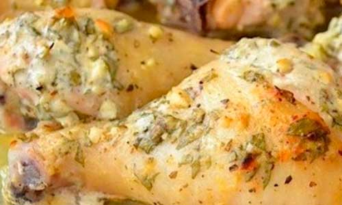 Ножки-куриные-в-пикантной-сметанной-подливке сметанной подливке