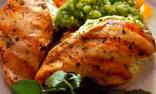 Шпигованные-цыплячьи-грудки-по-баварски Шпигованные цыплячьи грудки