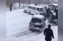Снегопад парализовал Владивосток: у автомобилей на дорогах отказывают тормоза
