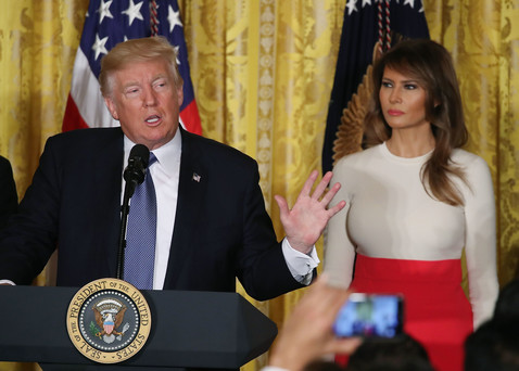 Мелания Трамп отказалась сопровождать мужа после скандала с его изменой