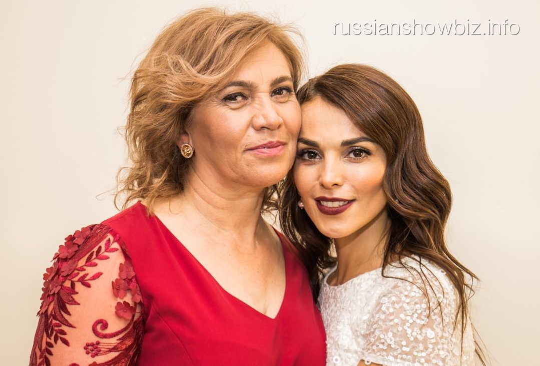Сати Казанова откровенно рассказала о своей семье