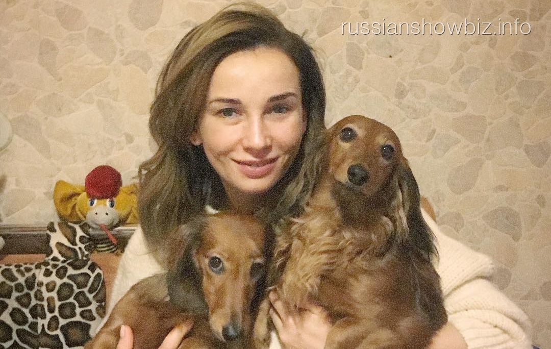Анфиса Чехова показала фото без макияжа