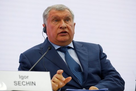 Сечин прокомментировал слухи о своем романе с дизайнером Ульяной Сергеенко