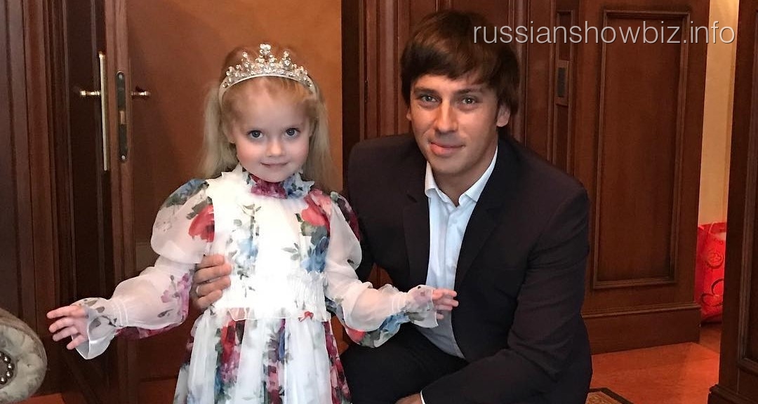 Маким Галкин показал, как учит детей французскому