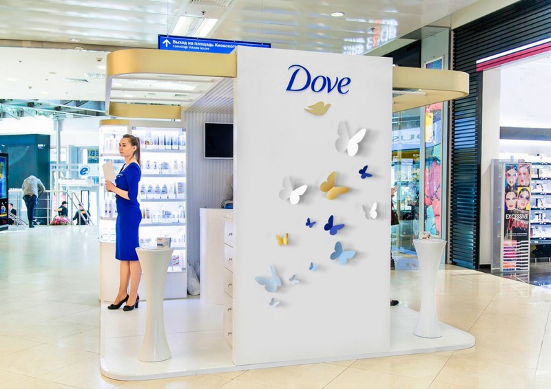 Dove дарит подарки женщинам к 8 марта