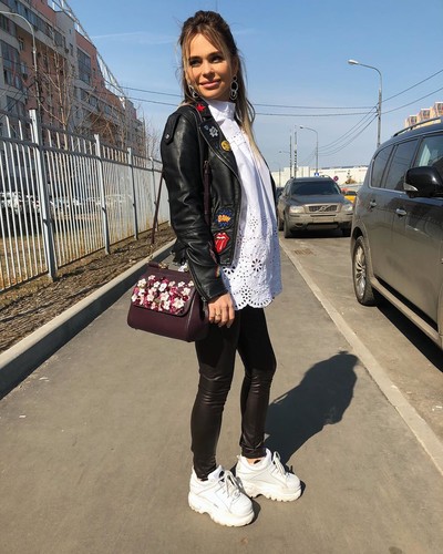 Анна Хилькевич удивила интернет-пользователей миниатюрным размером ноги