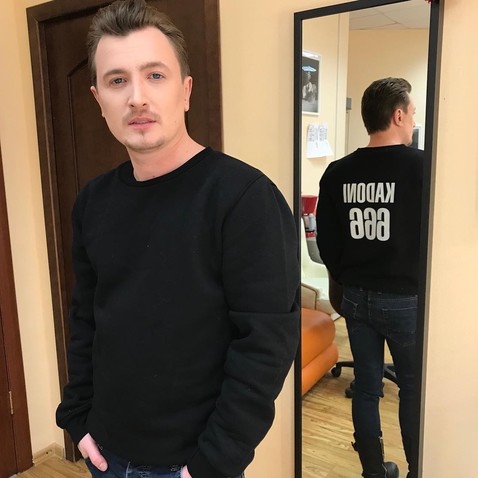 Пышнотелая участница «Дома-2» разбила нос Владу Кадони после того, как он сделал ринопластику