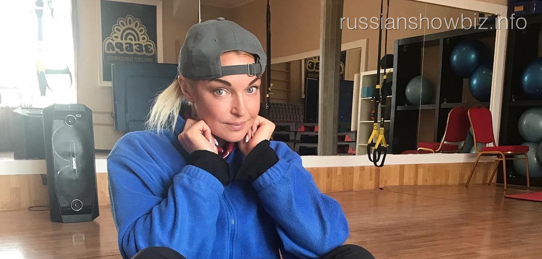 Волочкова предложила фанатам встать на пуанты