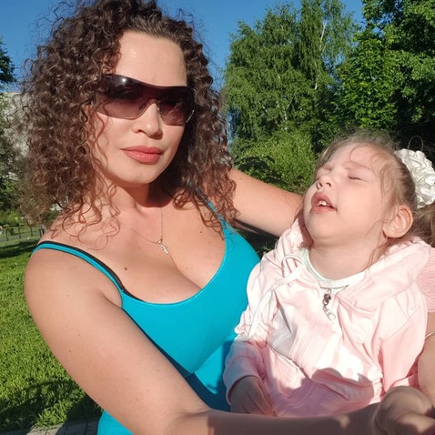«Не захочет помогать — дело его совести»: экс-супруга Данко не будет требовать от певца алименты