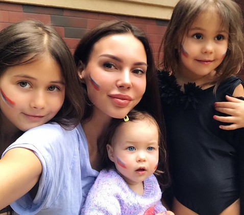 «Пусть выживают сами»: Самойлова рассказала, как воспитывает дочерей
