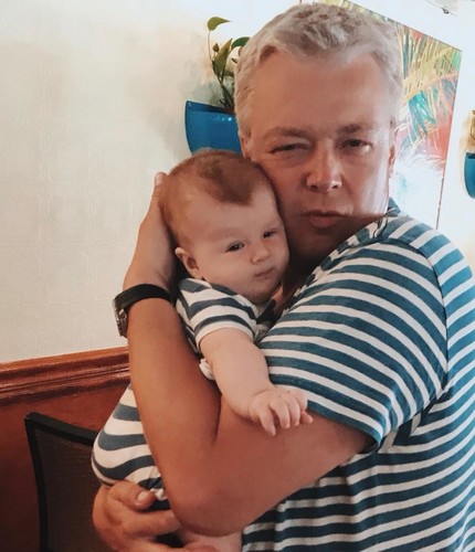 #Группавполосатыхкупальниках: Екатерина Стриженова поделилась фото с мужем и внуком