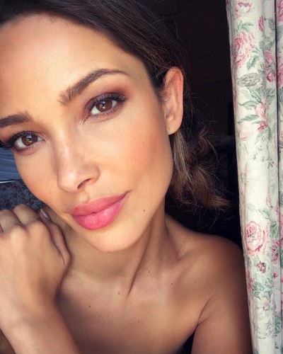 «Мне хотелось содрать с себя кожу»: модель Victoria’s Secret стала жертвой клопов в Калифорнии