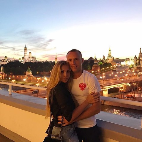 Пойман с поличным: жена капитана «Спартака» Дениса Глушакова застала его в бане с другой