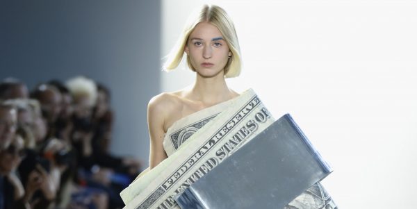 Кота Окуда делает моды, когда вы хотите демонтировать капитализм, Сексово