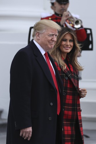 Дональд и Мелания Трамп встретили свою рождественскую елку