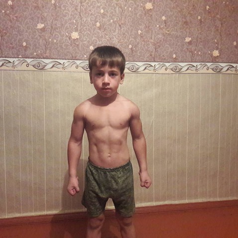 Как выглядит «чеченский Шварценегер» — 5-летний мальчик, чей рекорд по отжиманиям отказываются признавать