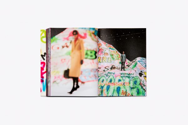 Новая книга Баленсиага принимает вас за кулисами на зиму 18 показ